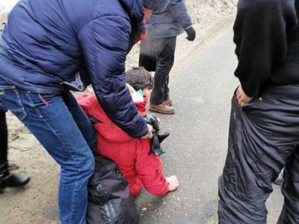 Пассажир выпал на ходу из харьковского автобуса: медики рассказали о состоянии мужчины (ФОТО)