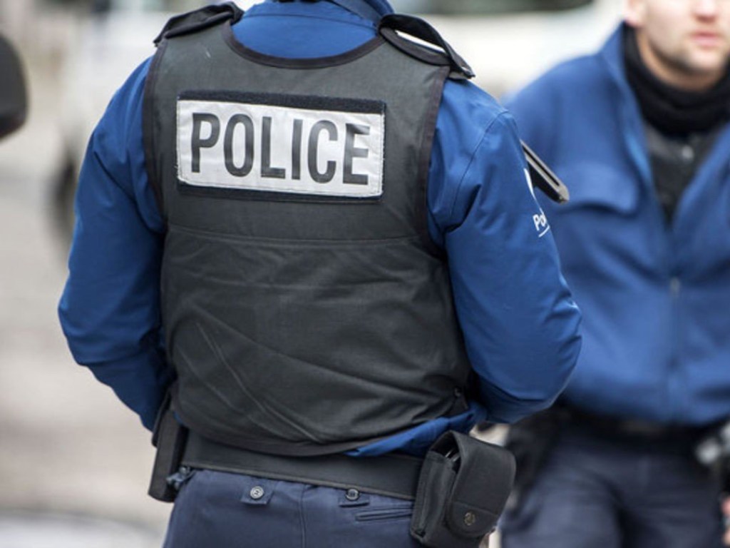 Во Франции мужчина с ножом напал на прохожих: полиция застрелила