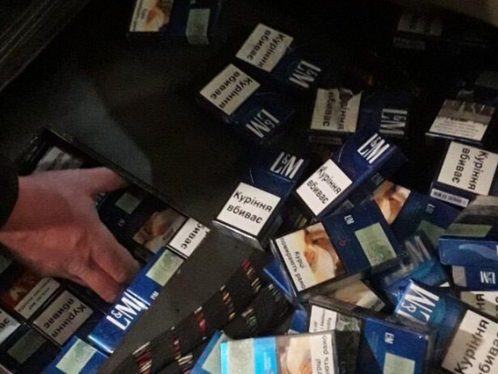 В Ужгороде контрабандисты хотели переправить в Словакию более 1,4 тысячи пачек сигарет (ФОТО)