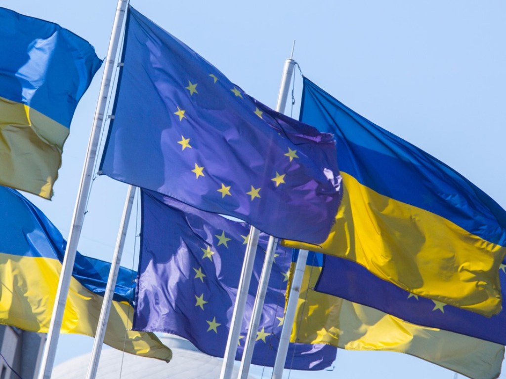 Украина не успевает выполнить план по ассоциации с ЕС по вине властей – политолог