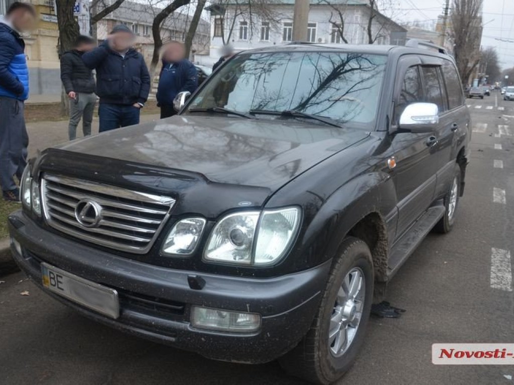 В Николаеве столкнулись Suzuki  и Lexus (ФОТО)