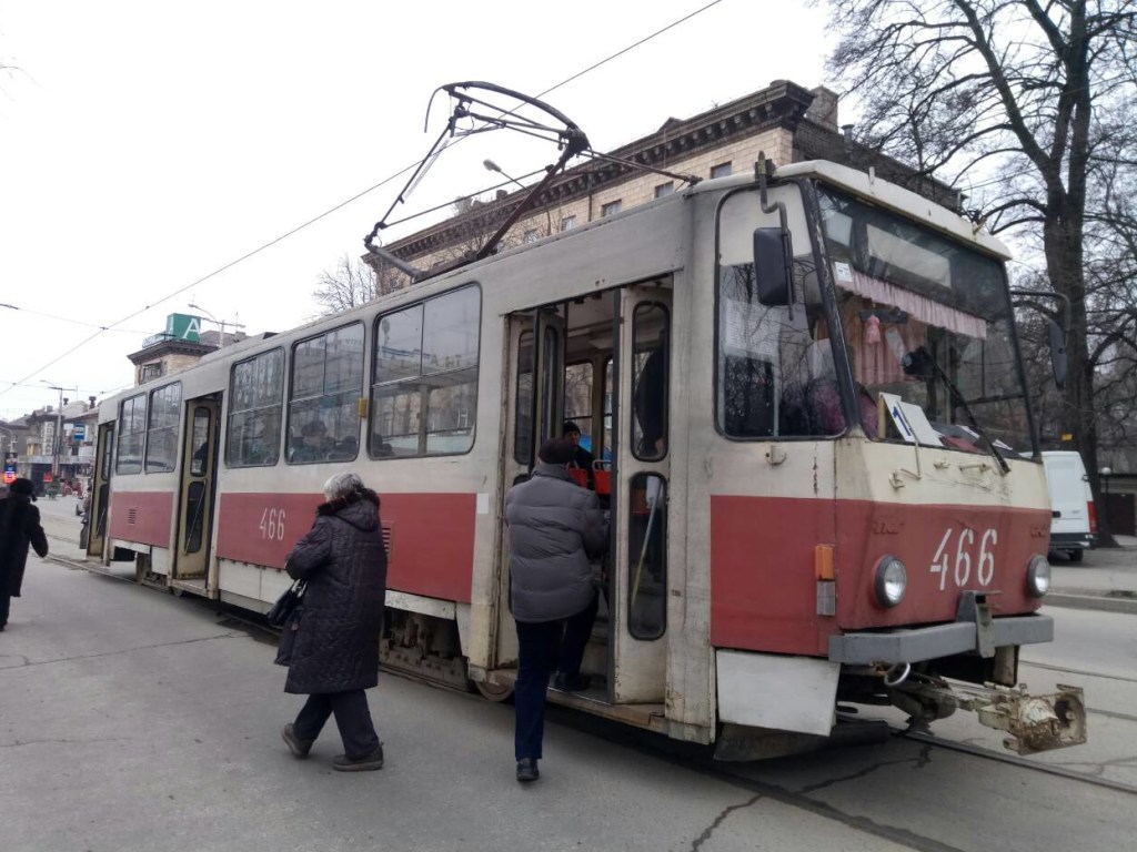 В Запорожье трамвай наехал на 49-летнюю женщину