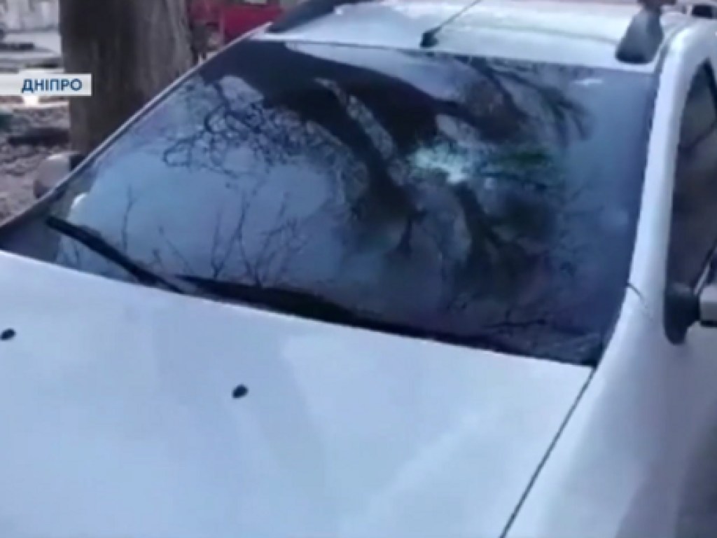 Психически больной 62-летний пенсионер массово разбил стекла автомобилей в Днепре (ФОТО)