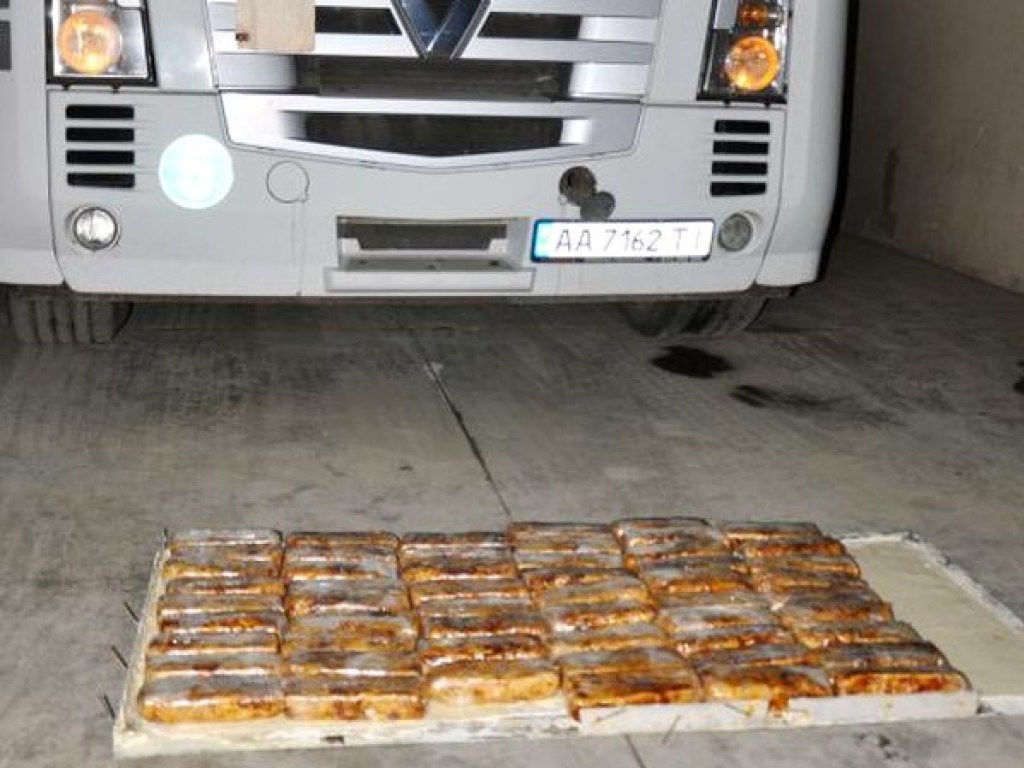 В Азербайджане задержали грузовики с 28 килограммами героина ехавшего из Ирана в Украину (ФОТО)