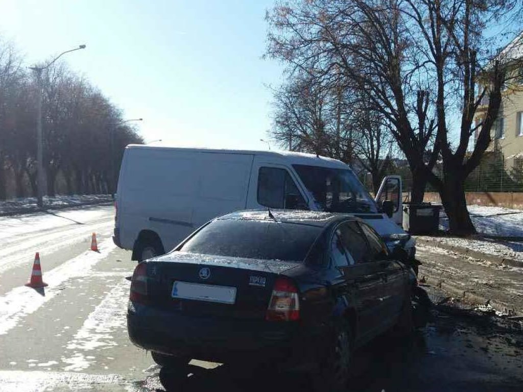 В ДТП в Ровно пострадал начальник патрульной полиции (ФОТО) 