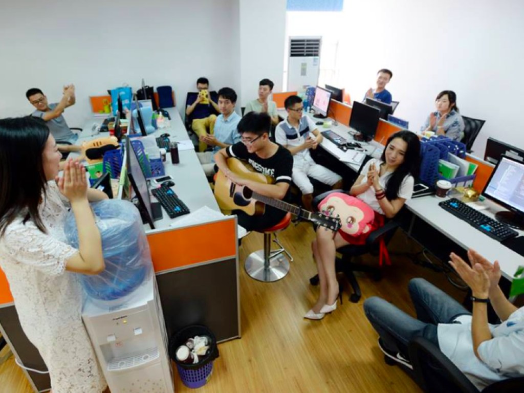 В Китае мужчинам запретили интересоваться личной жизнью коллег женского пола