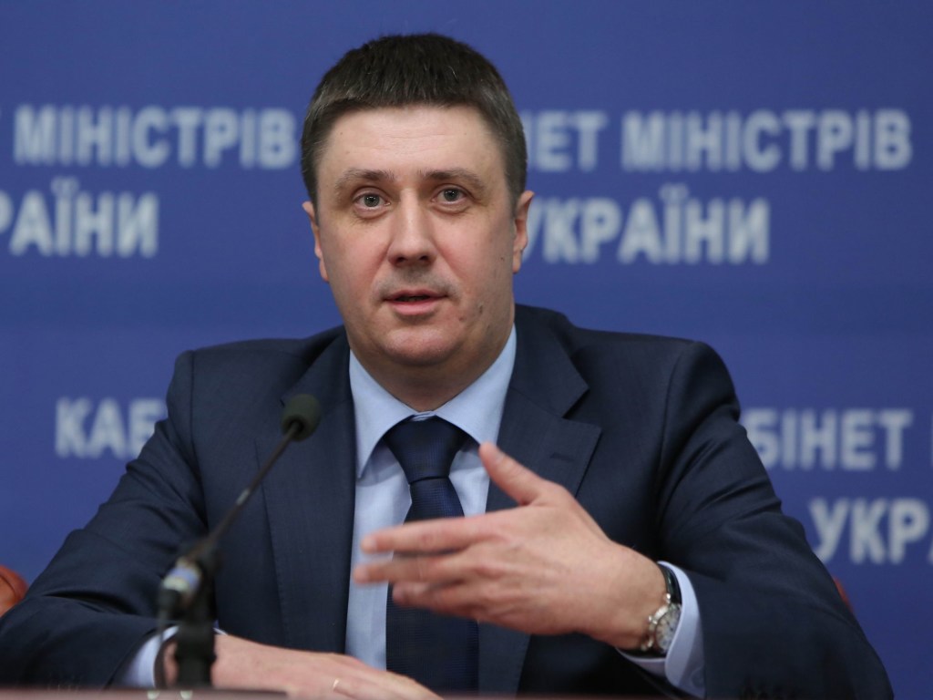 Вице-премьер Кириленко получил в январе зарплату в 4 раза больше оклада
