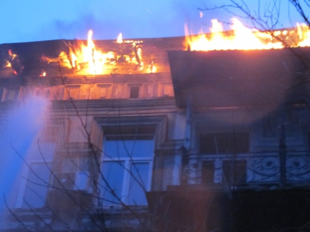 В Одессе горела многоэтажка: 40 людей эвакуировали (ФОТО)