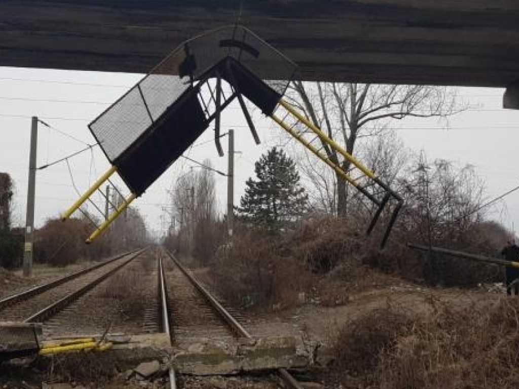 В Румынии рухнул мост: заблокировано ж/д сообщение с Молдовой (ФОТО)