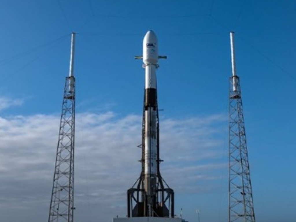 Ракета-носитель компании SpaceX вывела в космос спутник и лунный зонд (ФОТО, ВИДЕО)
