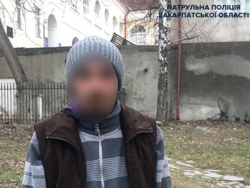В центре Ужгорода горе-наркоторговец пытался сбыть «зелье» полицейским в штатском (ФОТО)