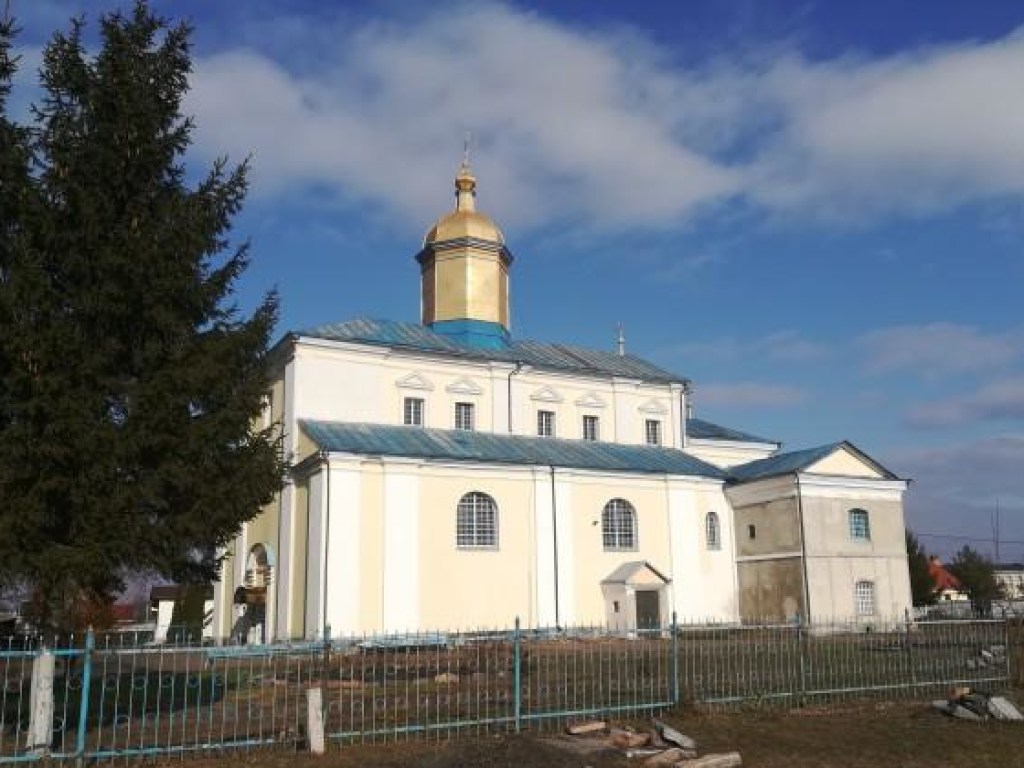 Конфликт вокруг храма на Волыни: произошла стрельба