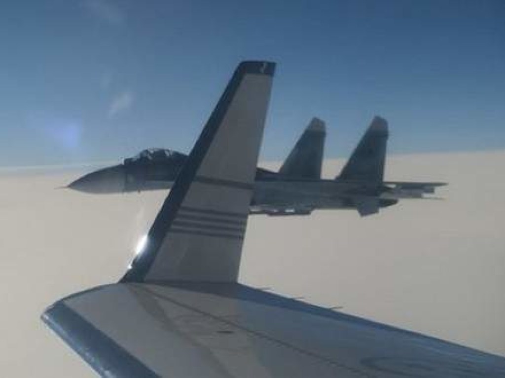 Российский Су-27 ««приставал» в небе к шведскому военному самолетому (ФОТО)