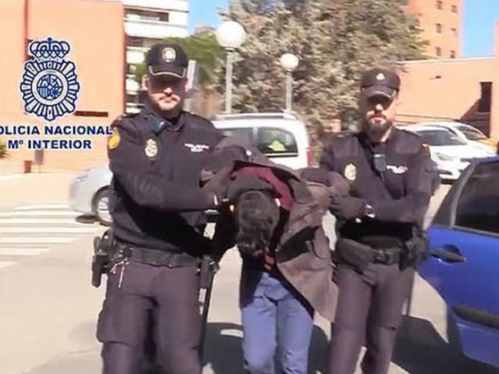 В Мадриде наркозависимый  парень разрезал свою мать на тысячу кусков и съел (ФОТО)