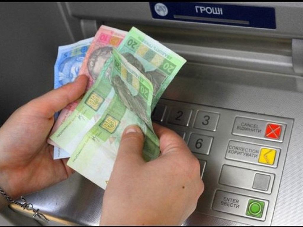 Оплата карточкой: украинцы потратили не менее 3 триллионов гривен