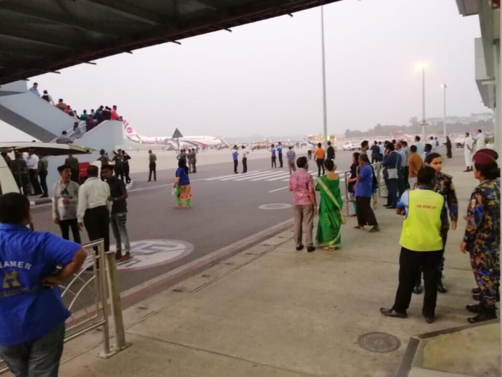 Угон самолета в Бангладеш: Преступника застрелили в аэропорту