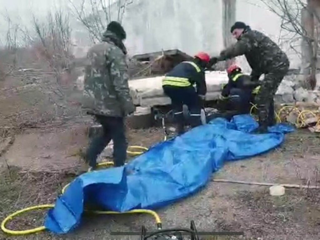 В поселке под Днепром железобетонная плита рухнула на мужчину (ФОТО, ВИДЕО)