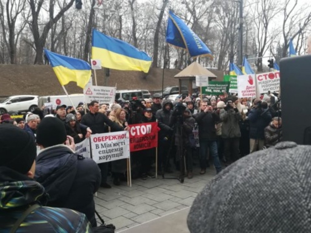 Протестующие нотариусы выдвинули Кабмину свои требования