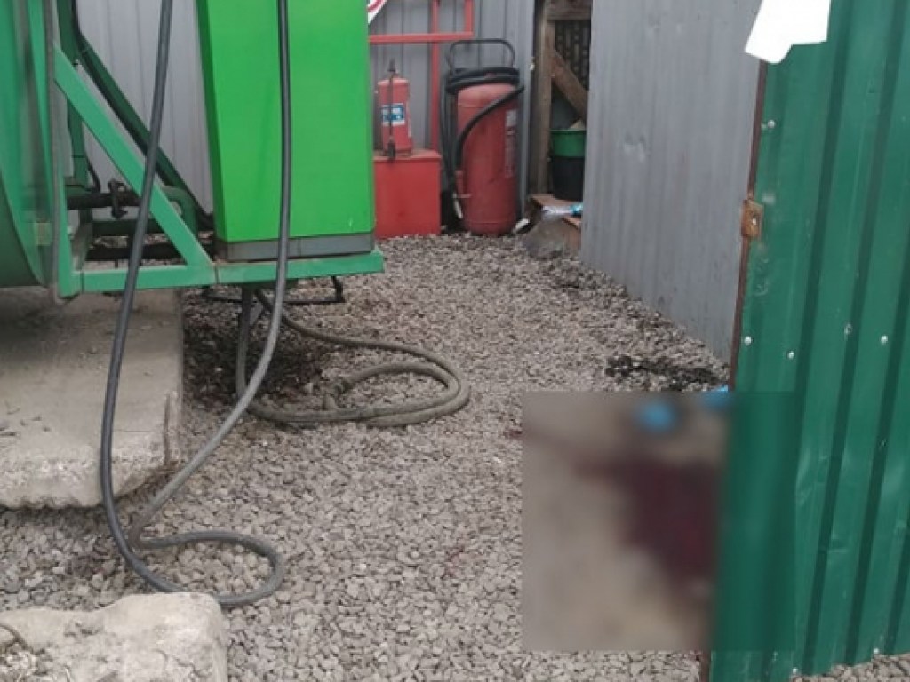 Громкое убийство в Мукачево: появились фото и видео с места гибели 20-летнего парня