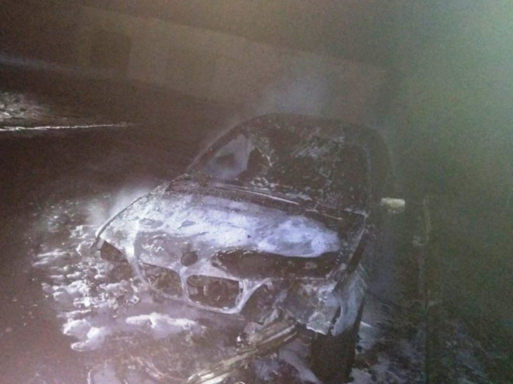 В Мелитополе неизвестные сожгли BMW (ФОТО)