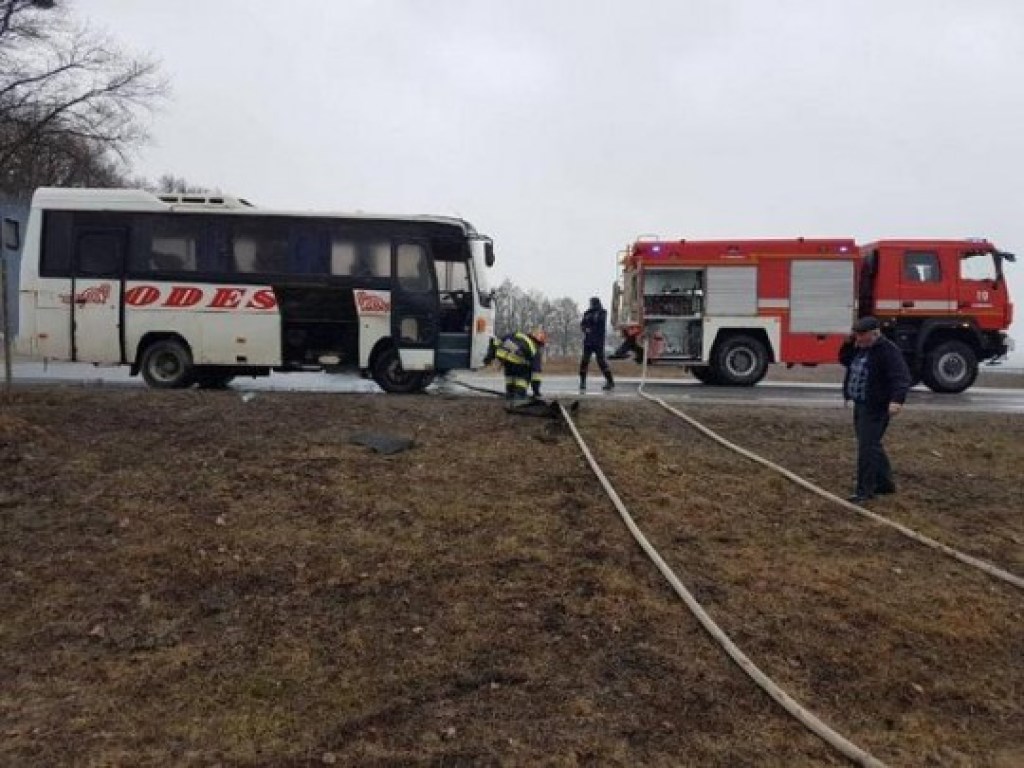 Под Винницей загорелся автобус с пассажирами (ФОТО)