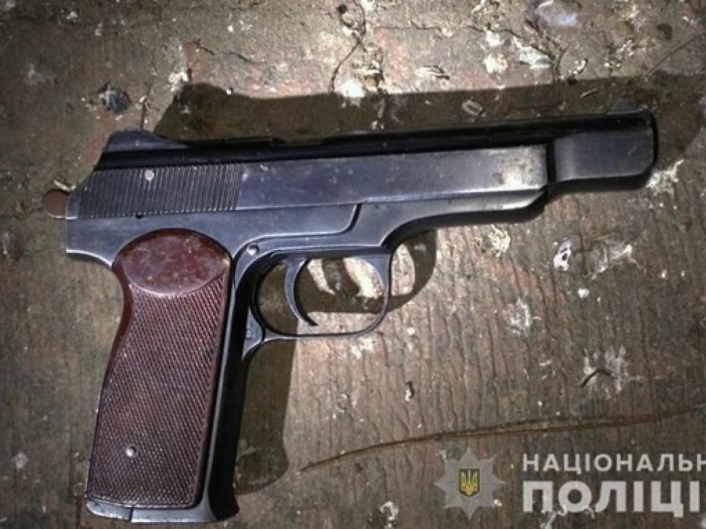 Пьяный житель Кропивницкого устроил стрельбу в кафе (ФОТО)