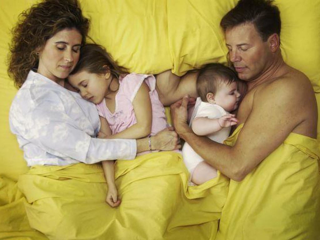 Британские ученые выяснили, сколько времени сна теряет человек при рождении ребенка