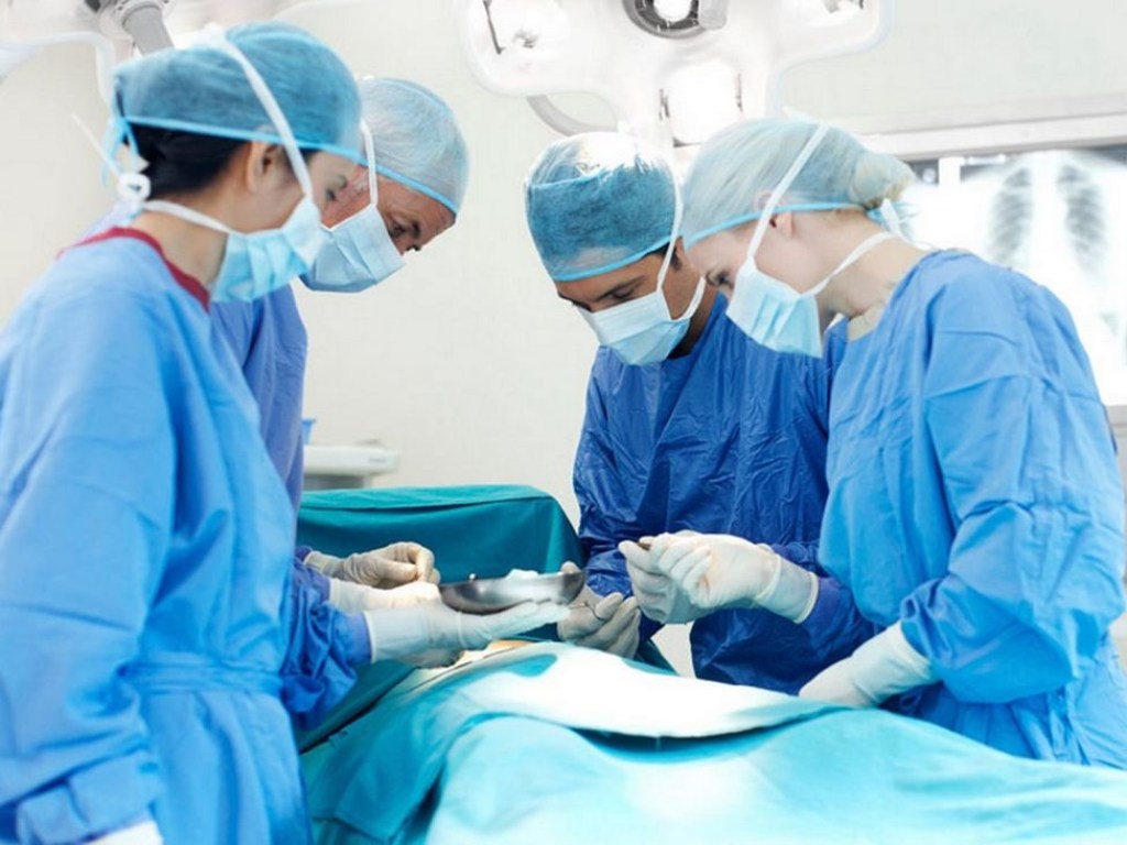 Уникальный случай: Во Львове хирурги восстановили ногу пациенту из его же костей (ВИДЕО)