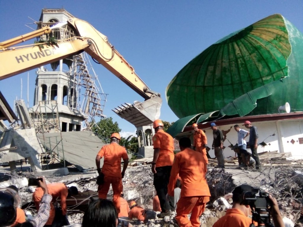 На Суматре произошло мощное землетрясение