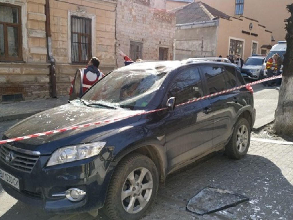 В Черновцах произошел взрыв в квартире, есть пострадавшие (ФОТО)