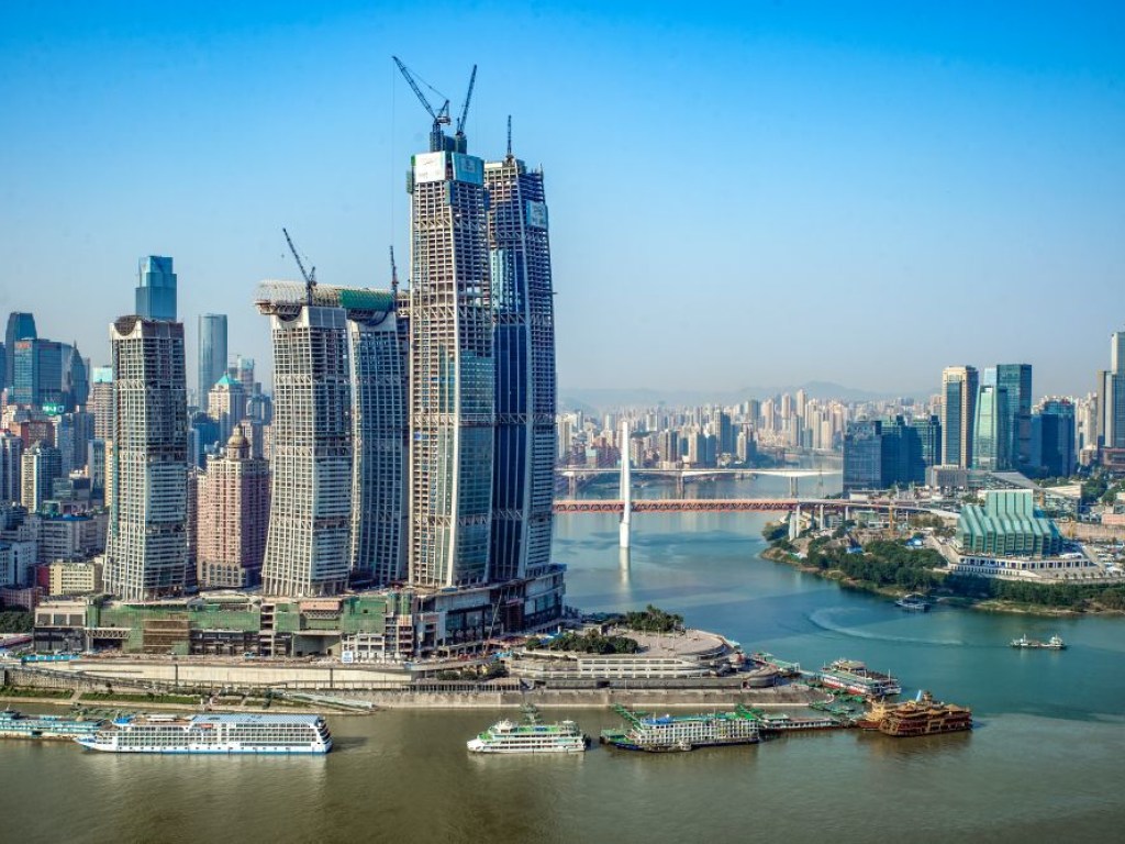 «Небесный мост»: в Китае завершают строительство первого в мире горизонтального небоскрёба (ФОТО, ВИДЕО)