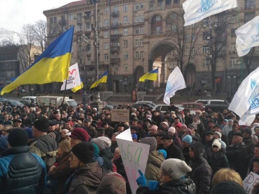 Мэрию Киева заблокировали активисты: протестуют против высоких тарифов