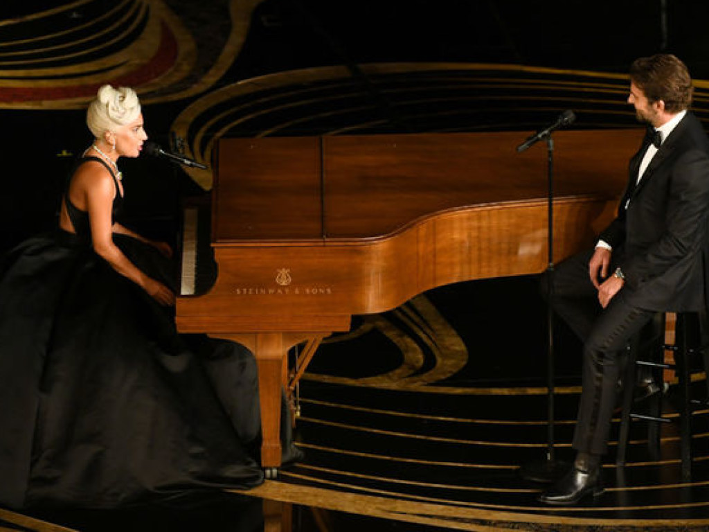 Леди Гага рассказала о романе с актером Брэдли Купером