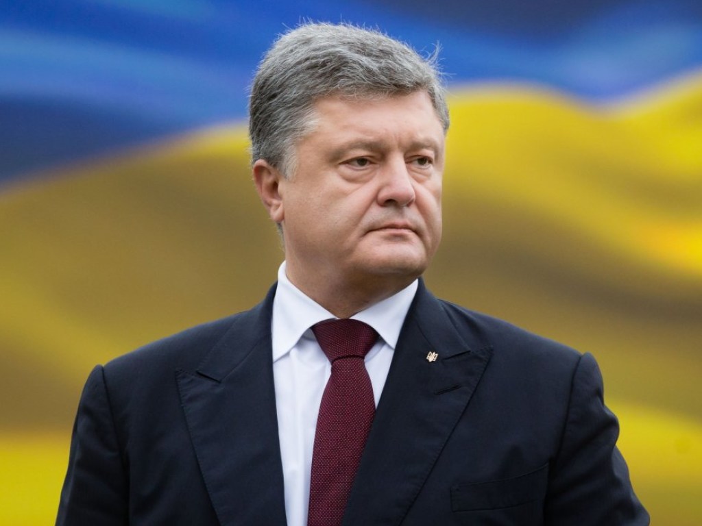 За месяц до выборов Порошенко изменил стрижку (ФОТО)