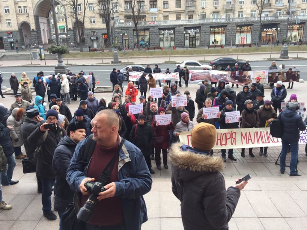 Активисты захватили здание КГГА (ФОТО)