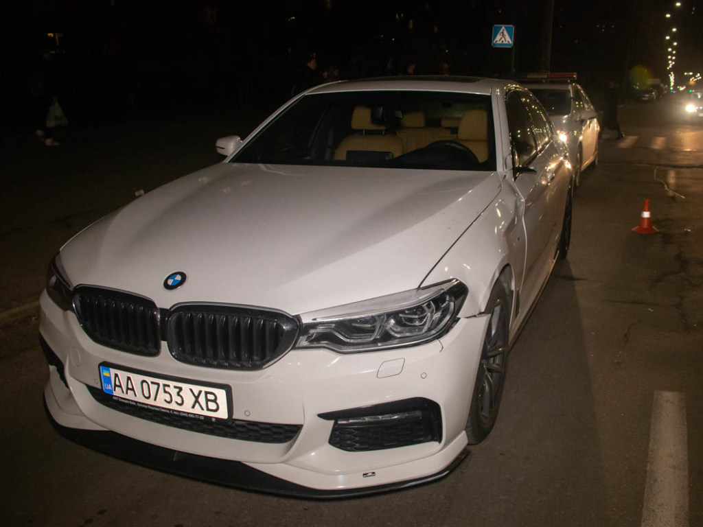 На Лесном проспекте в Киеве BMW сбил девушку-пешехода (ФОТО, ВИДЕО)