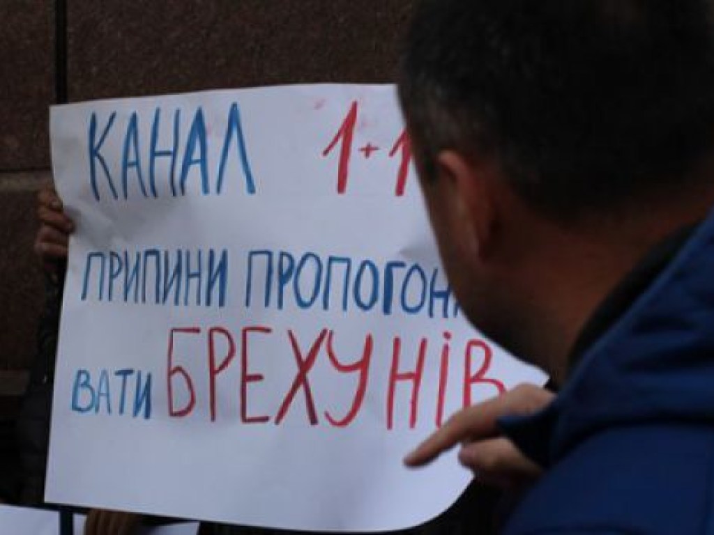 Забастовка под 1+1: Пенсионеры требовали забрать деньги у Коломойского и Зеленского для пенсий и ВСУ