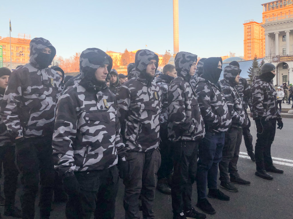 На Майдан в Киеве вышли 1500 националистов (ВИДЕО)