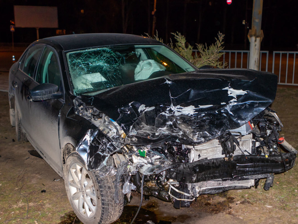 В Днепре столкнулись Volkswagen и Toyota: пострадал мужчина (ФОТО, ВИДЕО)