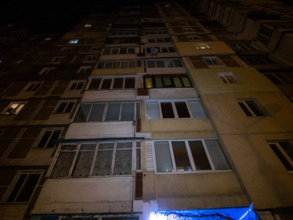 В Киеве на Троещине 31-летний мужчина избил родителей и выбросился из окна десятого этажа (ФОТО, ВИДЕО)