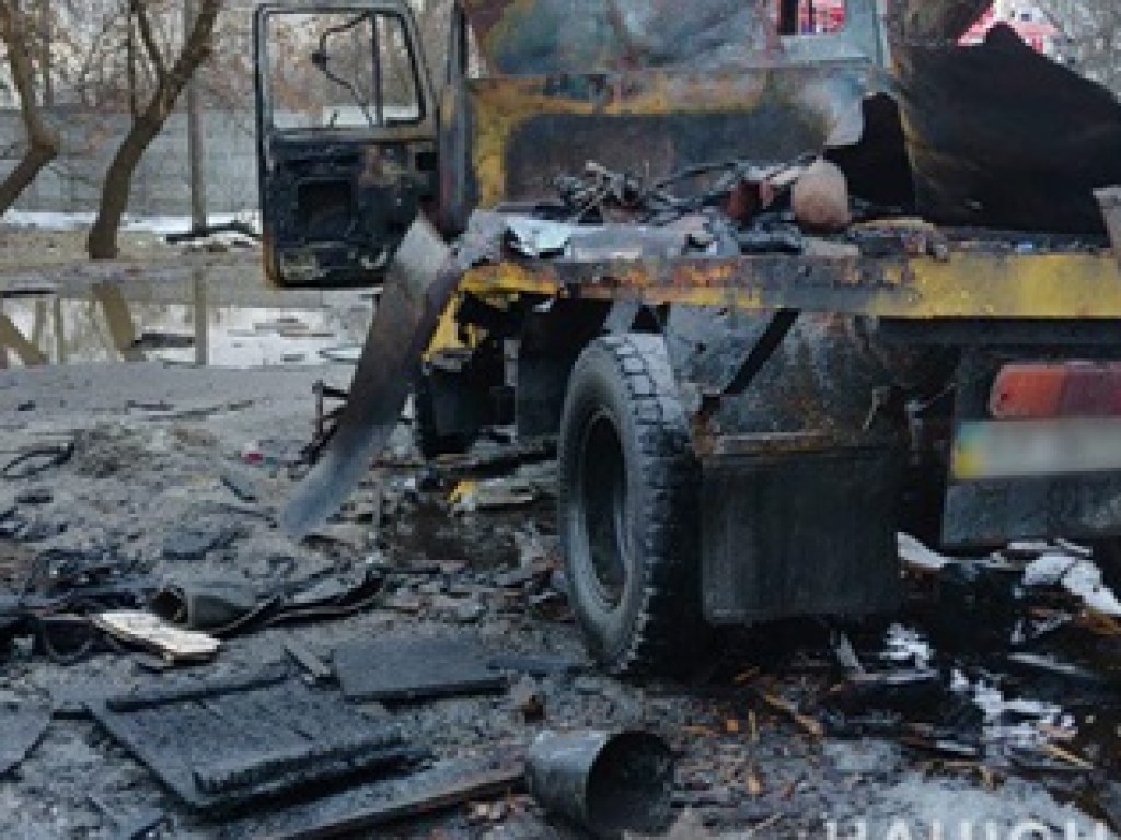 В Харькове взорвался автомобиль, есть жертвы (ФОТО)