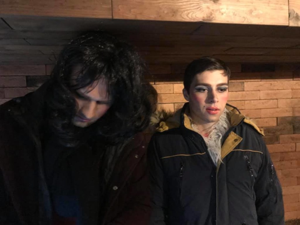 В Киеве парни с макияжем устроили секс-провокацию в ресторане ветеранов АТО (ФОТО)