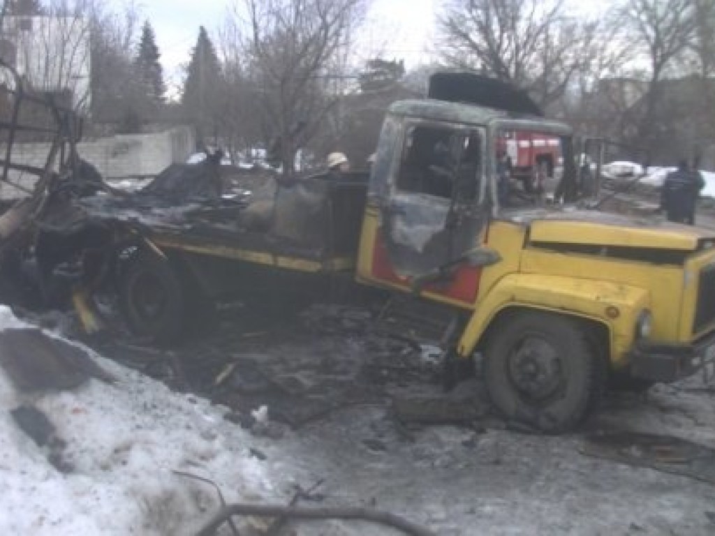 В Харькове взорвалась машина коммунальщиков, есть погибшие (ФОТО, ВИДЕО)