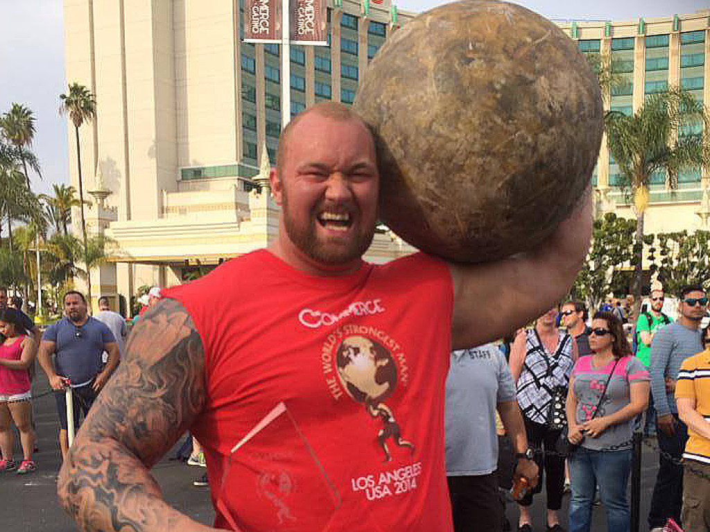 Звезда сериала «Игра престолов» поднял 474 килограмма, установив новый мировой рекорд