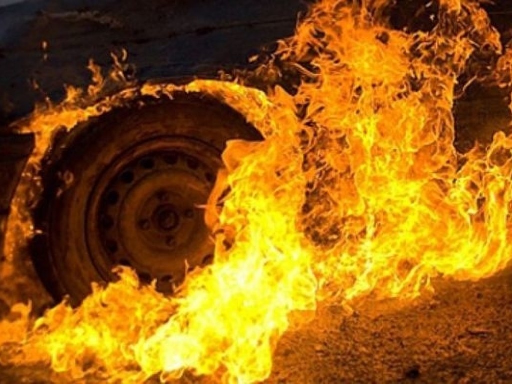 В Харькове сгорел автомобиль сотрудника ГПУ