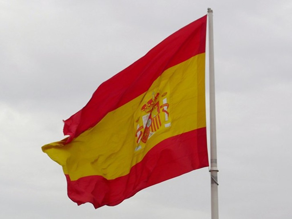 В Испании распустили парламент и назначили новые выборы