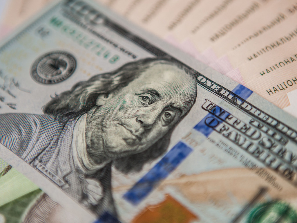 НБУ установил официальный курс на уровне 26,86 гривны за доллар