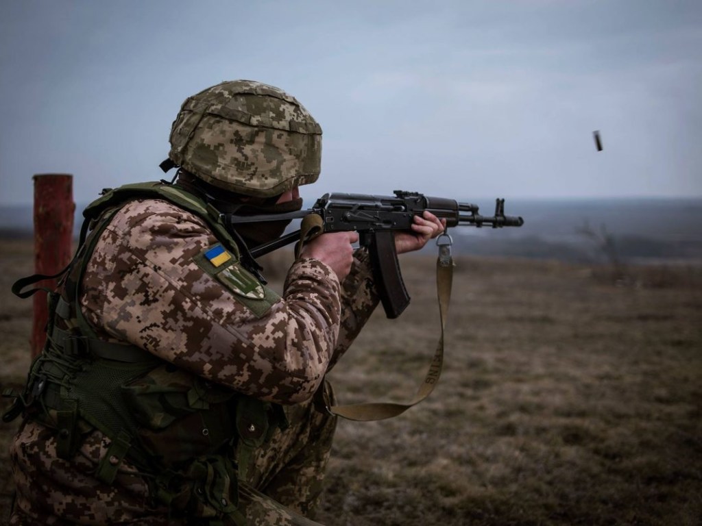 На Донбассе за день были ранены два украинских военных