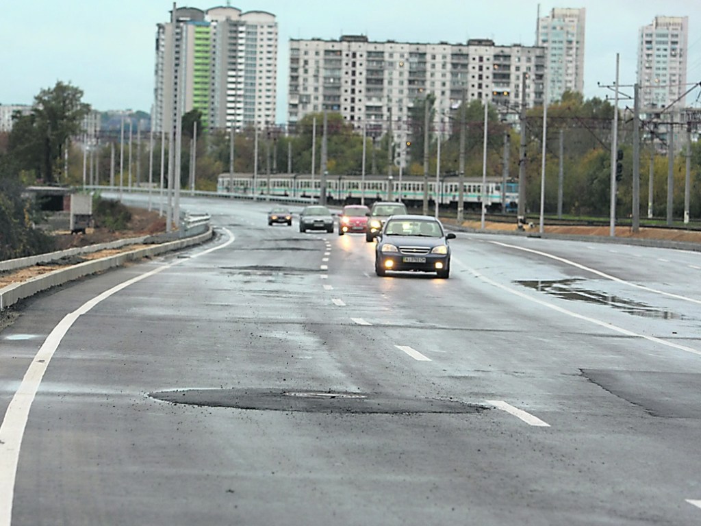 Из-за состояния столичных дорог увеличивается количество ДТП – депутат Киевсовета