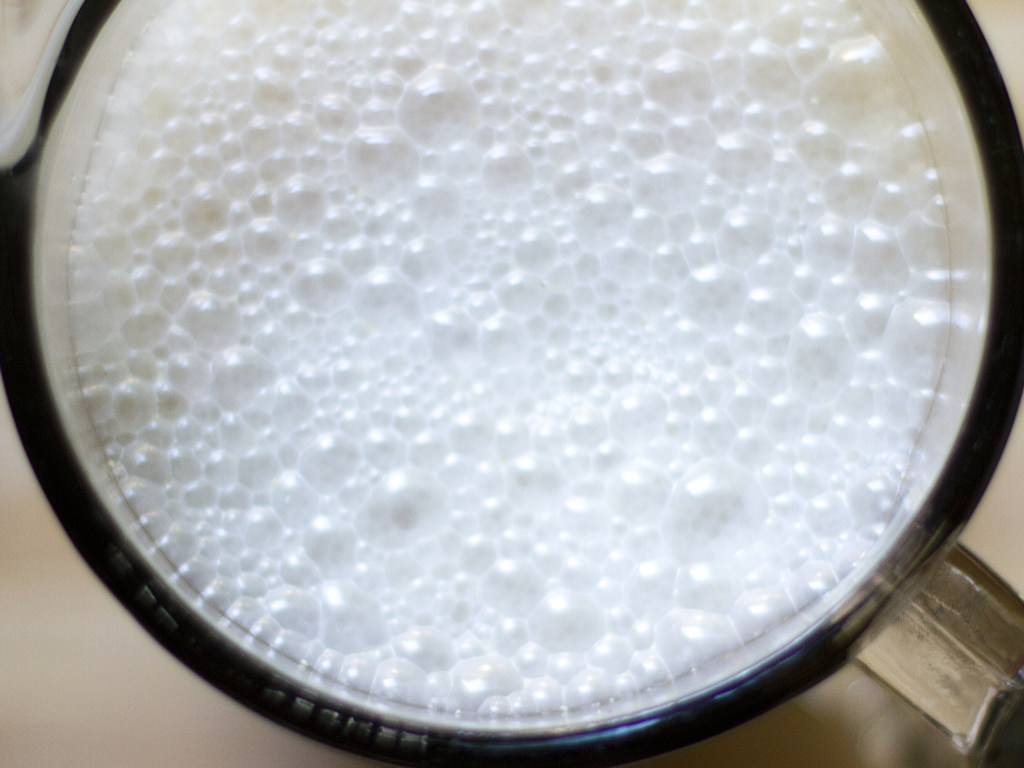 В Украине честные производители зарабатывают не более гривны на литре молока – предприниматель
